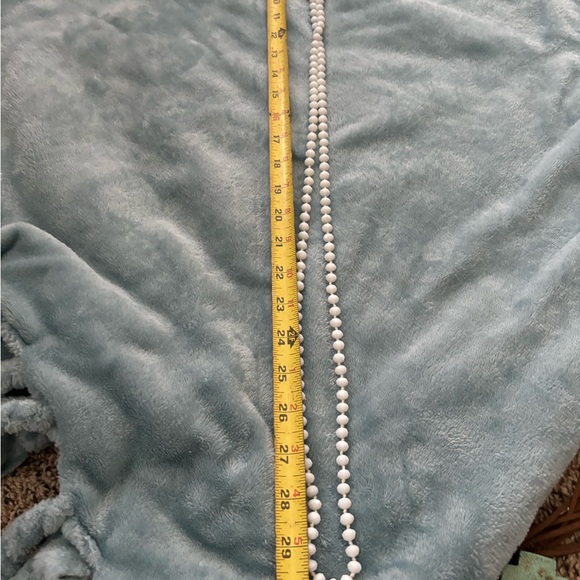 Long white beaded necklace. - Picture 4 of 4